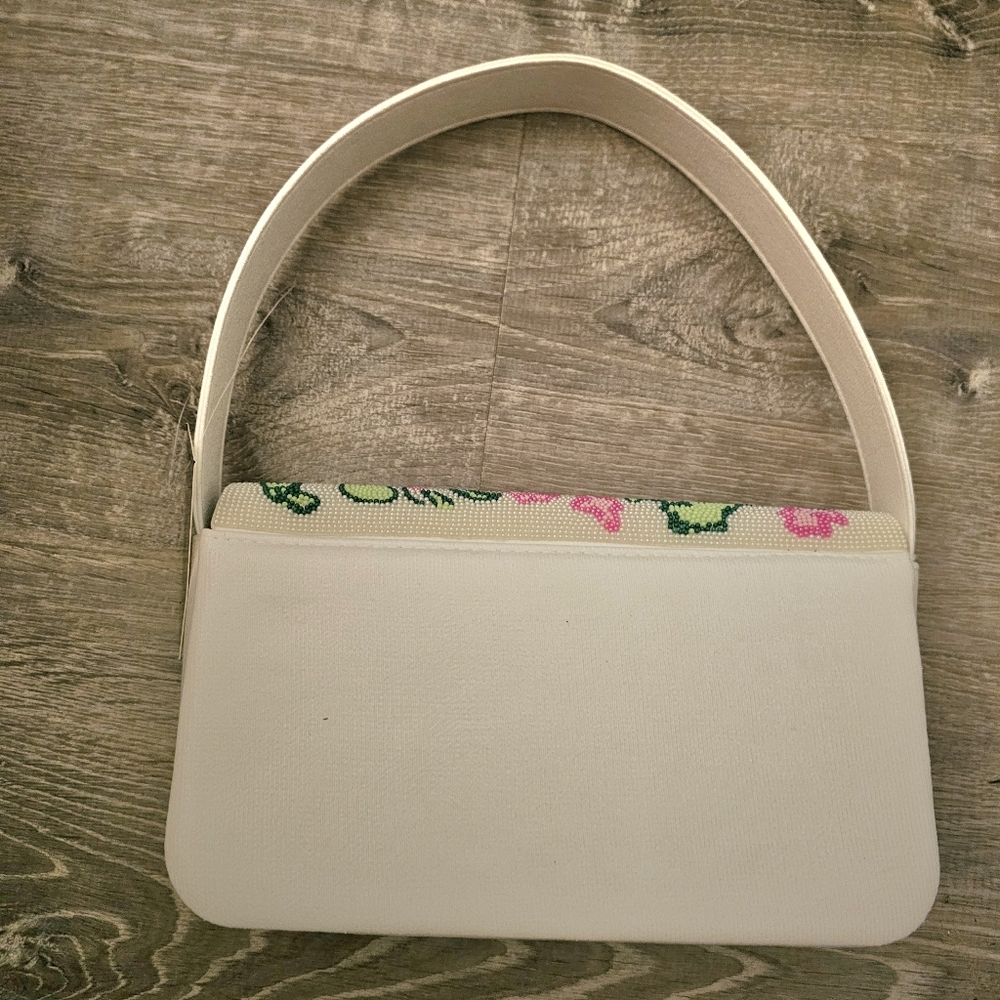 D’Margeaux Handcrafted White Floral Beaded shoulder bag - Picture 6 of 13